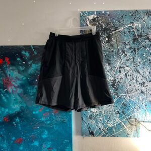 Lululemon Men's Black and Grey Shorts